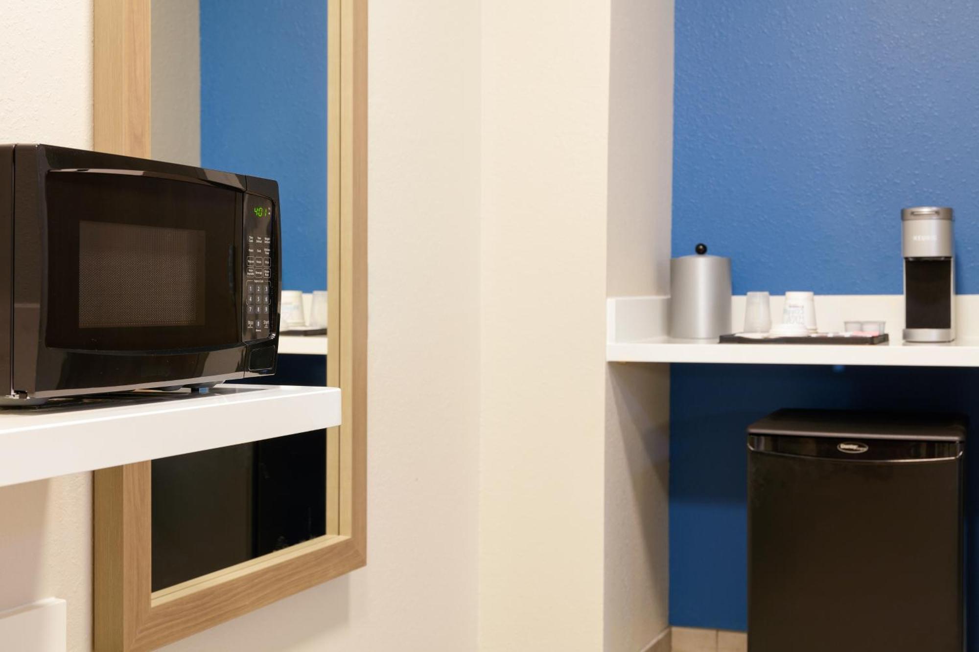 Holiday Inn Express Williamston By Ihg Exteriör bild